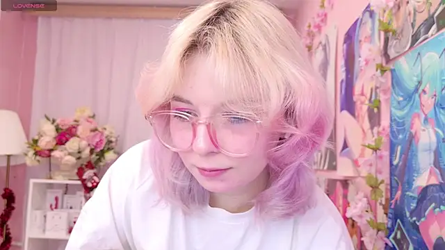 Coconut Mia online show from December 17, 2025, 8:58 pm