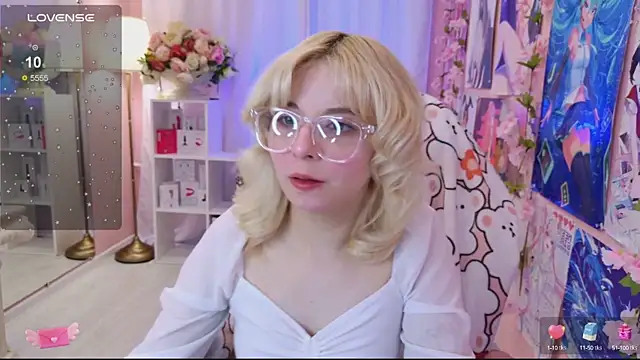 Coconut Mia online show from September 26, 2025, 1:51 pm