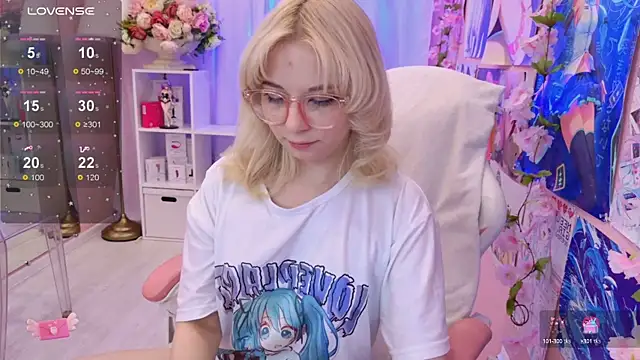 Coconut Mia online show from September 9, 2025, 11:52 am