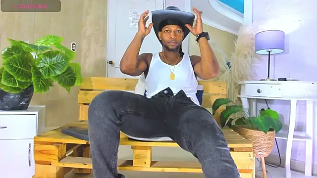 Snapshot of RicoBrown777_ chatting on June 12, 2026, 4:10 am RicoBrown777 online show from June 12, 2026, 4:10 am