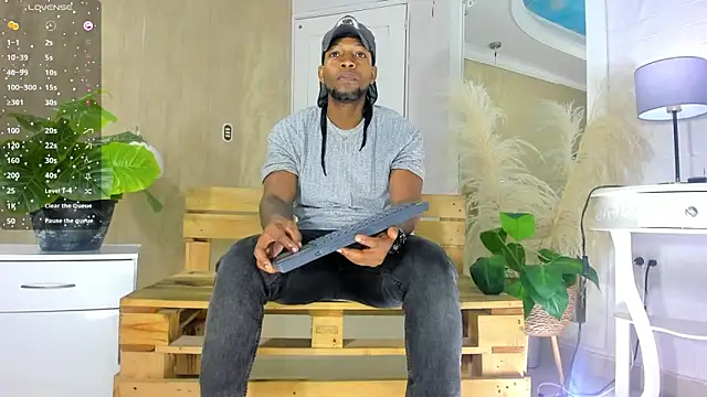 Snapshot of RicoBrown777_ chatting on June 15, 2026, 4:01 am RicoBrown777 online show from June 15, 2026, 4:01 am