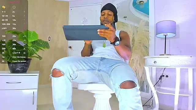 Snapshot of RicoBrown777_ chatting on June 9, 2026, 4:02 am RicoBrown777 online show from June 9, 2026, 4:02 am