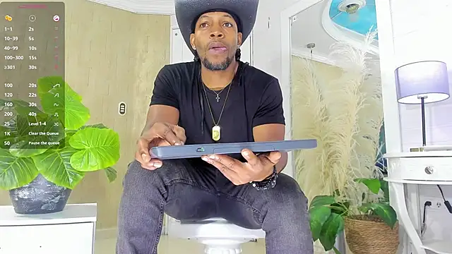 RicoBrown777  online show from May 7, 2026, 4:06 am