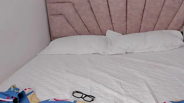 SavannahWildee online show from November 26, 2025, 2:28 pm