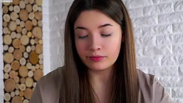 Snapshot of LowOncoming chatting on March 6, 2026, 1:55 am LowOncoming online show from March 6, 2026, 1:55 am