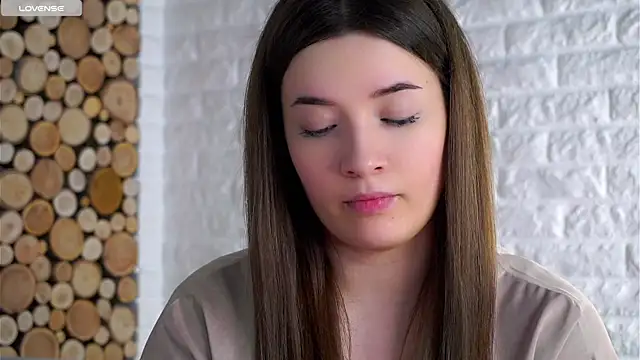 Snapshot of LowOncoming chatting on March 18, 2026, 3:42 am LowOncoming online show from March 18, 2026, 3:42 am