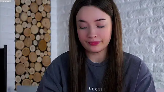 Snapshot of LowOncoming chatting on March 20, 2026, 2:01 am LowOncoming online show from March 20, 2026, 2:01 am