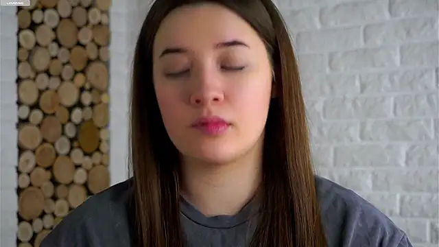 Snapshot of LowOncoming chatting on February 18, 2026, 2:09 am LowOncoming online show from February 18, 2026, 2:09 am