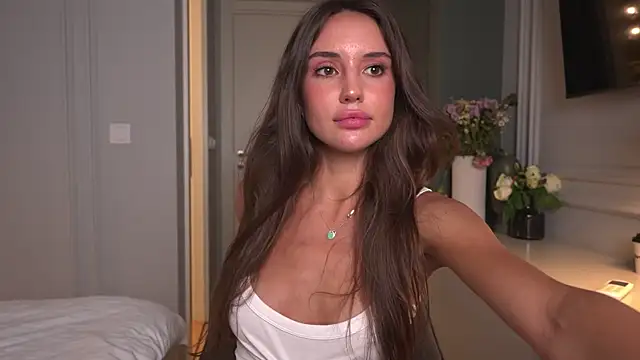ValerieHill online show from July 7, 2026, 7:28 pm