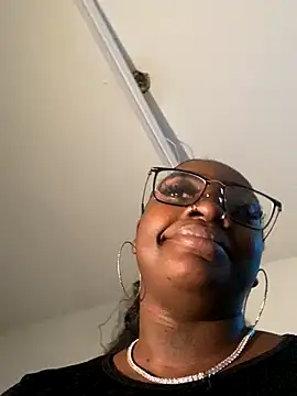 LillShayy online show from November 14, 2025, 6:50 am