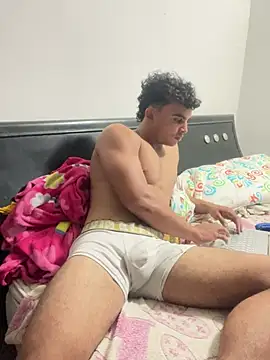 Snapshot of Mentriplex chatting on February 3, 2025, 10:21 pm Mentriplex online show from February 3, 2025, 10:21 pm