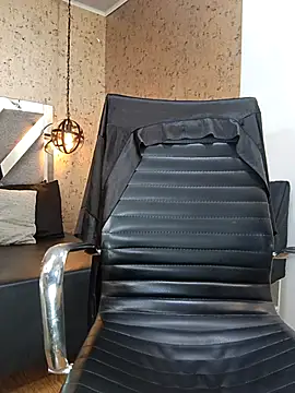 Michelle Brito1 online show from March 18, 2025, 11:55 am