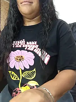 Michelle Brito1 online show from March 16, 2025, 1:27 pm