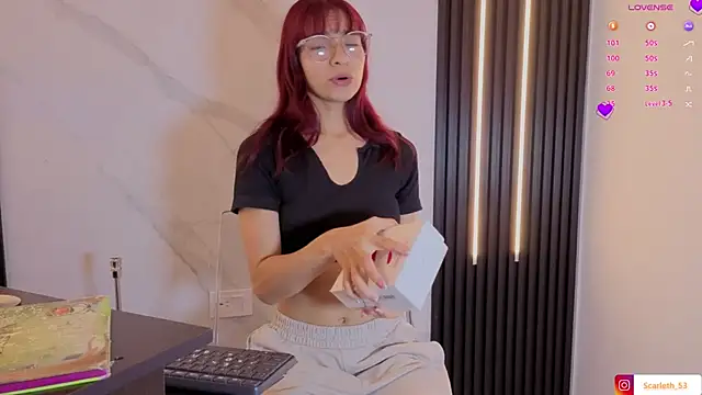 Scarlet Red  online show from November 27, 2025, 12:05 pm