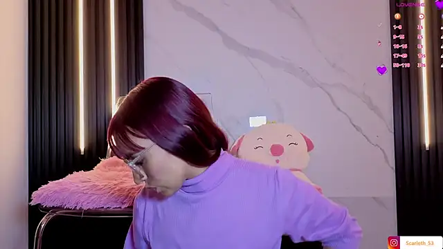 Scarlet Red  online show from December 3, 2025, 1:21 pm