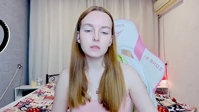 Wild  flowers online show from December 5, 2025, 6:17 pm