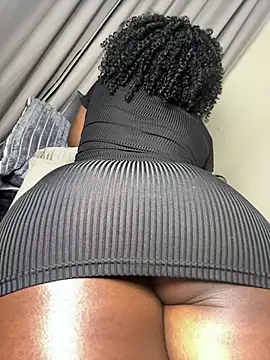 Hugemassivebootie online show from July 8, 2026, 6:30 pm