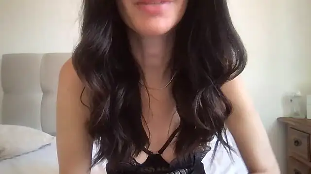 Snapshot of paolajonez chatting on February 16, 2026, 1:32 pm paolajonez online show from February 16, 2026, 1:32 pm