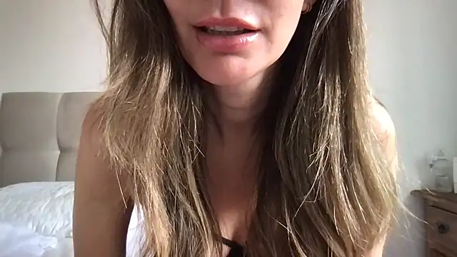 paolajonez online show from March 15, 2025, 12:24 pm