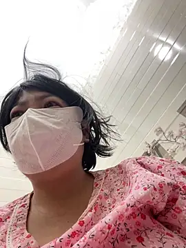 Hachi Sweetbabie  online show from March 6, 2026, 9:10 pm