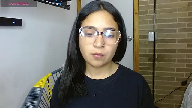 helenacyruss online show from November 4, 2025, 12:03 am