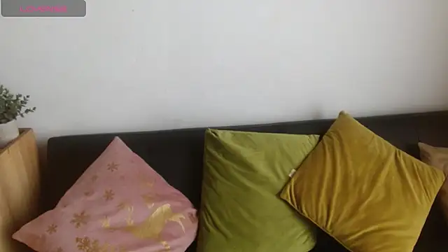 helenacyruss online show from March 21, 2025, 6:29 pm