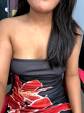 LeisyXO online show from October 10, 2025, 8:20 pm