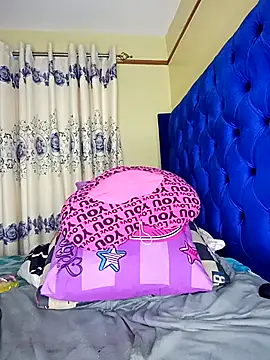 Queenshaz01 online show from September 11, 2025, 12:21 am