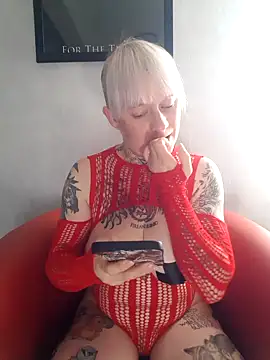 poussichienne online show from September 17, 2025, 4:09 pm