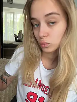 Snapshot of enjoy_my_beauty chatting on July 17, 2026, 6:54 am enjoy my beauty online show from July 17, 2026, 6:54 am
