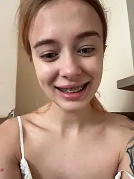 Snapshot of enjoy_my_beauty chatting on May 23, 2026, 6:34 am enjoy my beauty online show from May 23, 2026, 6:34 am
