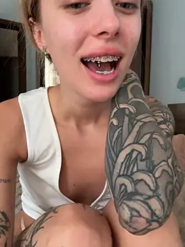 Snapshot of enjoy_my_beauty chatting on July 7, 2026, 1:25 pm enjoy my beauty online show from July 7, 2026, 1:25 pm