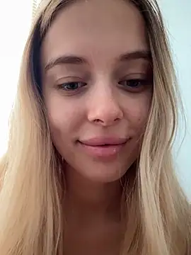 Snapshot of enjoy_my_beauty chatting on July 6, 2026, 6:42 am enjoy my beauty online show from July 6, 2026, 6:42 am