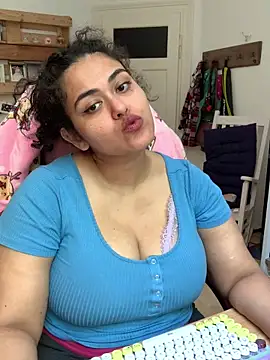Snapshot of Curvydesifromgermany chatting on June 1, 2026, 10:37 am Curvydesifromgermany online show from June 1, 2026, 10:37 am