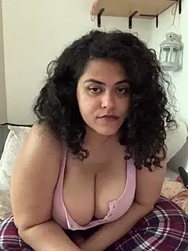 Snapshot of Curvydesifromgermany chatting on June 8, 2026, 2:17 pm Curvydesifromgermany online show from June 8, 2026, 2:17 pm