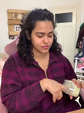 Curvydesifromgermany online show from November 7, 2025, 1:04 pm