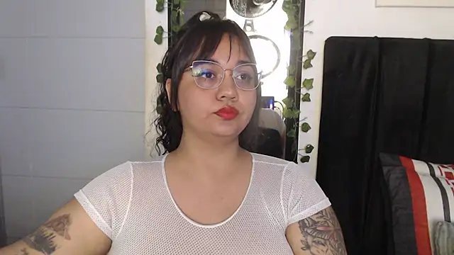 Snapshot of Alezapark chatting on August 4, 2026, 2:43 pm Alezapark online show from August 4, 2026, 2:43 pm
