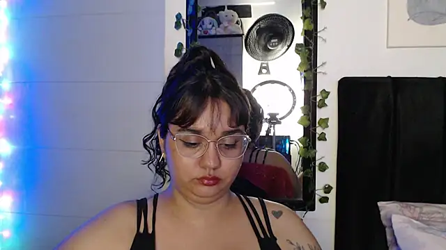 Snapshot of Alezapark chatting on July 2, 2026, 2:01 am Alezapark online show from July 2, 2026, 2:01 am