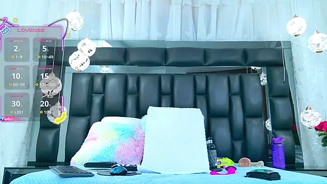 AuraRoss online show from October 14, 2025, 7:03 pm