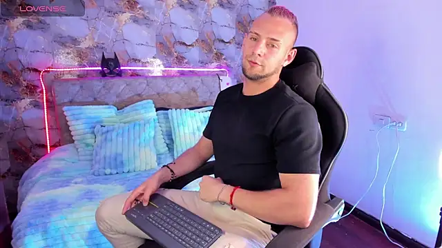 Snapshot of Damon_Bakert chatting on March 4, 2026, 4:15 pm Damon Bakert online show from March 4, 2026, 4:15 pm