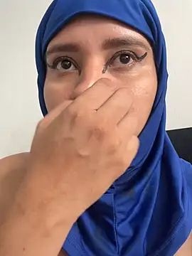 hannahayat online show from June 22, 2026, 2:47 pm