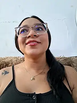 -VICKKY online show from May 12, 2026, 2:45 pm