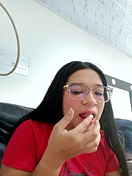 -VICKKY online show from January 13, 2026, 1:37 pm