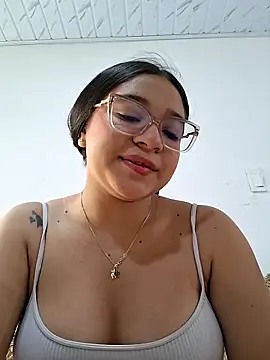 -VICKKY online show from May 28, 2026, 2:23 pm