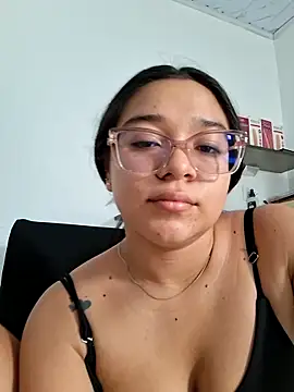 -VICKKY online show from June 9, 2026, 7:26 pm