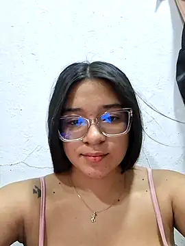 -VICKKY online show from June 25, 2026, 2:33 pm