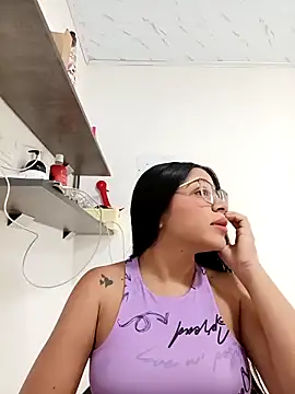 -VICKKY online show from October 2, 2025, 1:25 pm