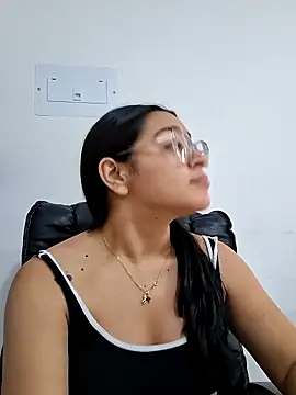 -VICKKY online show from February 12, 2026, 2:17 pm