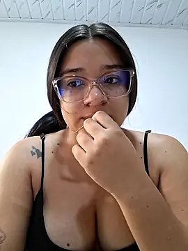 -VICKKY online show from June 16, 2026, 1:44 pm