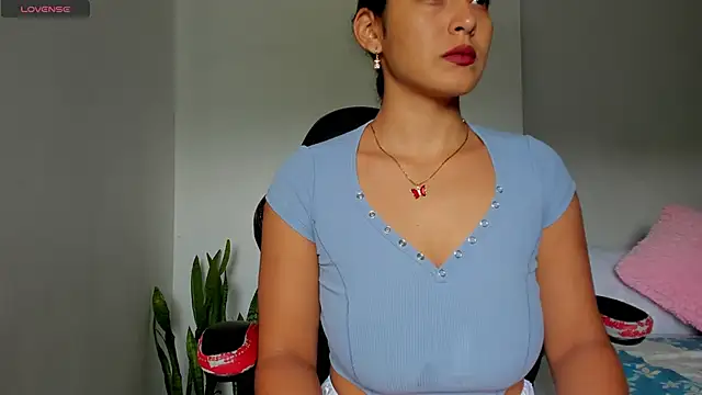 sofiaparker8 online show from May 21, 2026, 5:32 pm